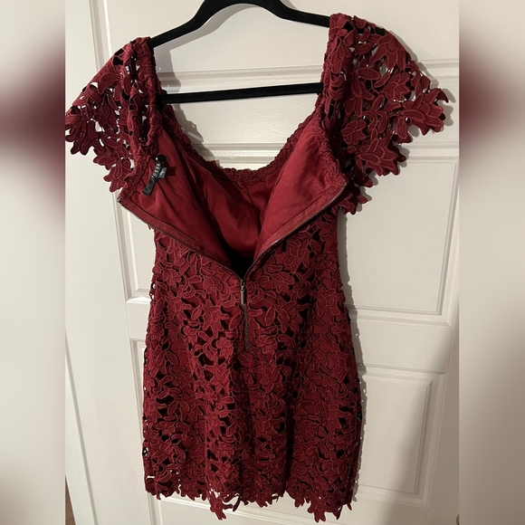 Red dress - Picture 3 of 3